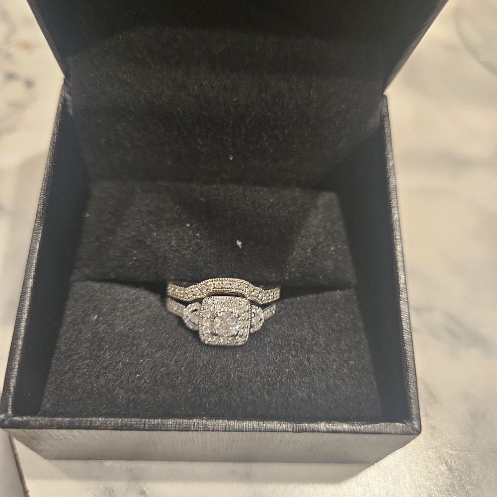 Elegant 10k White Gold Diamond Engagement Wedding Ring Set